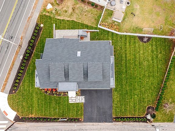 4th image of 8 Noanett Rd