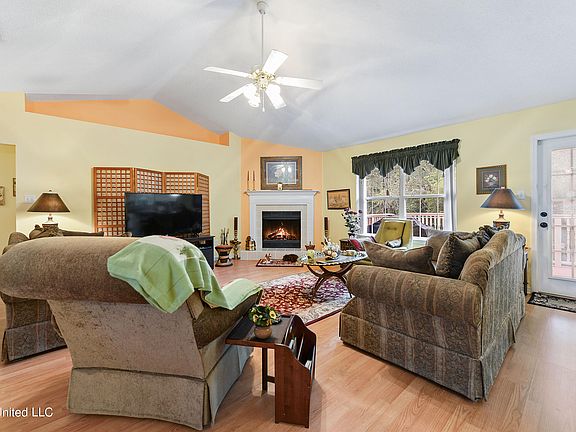 4th image of 3030 Brookwood Dr