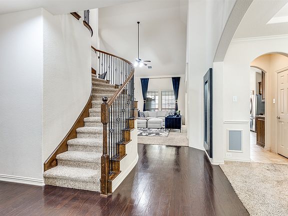 4th image of 9813 Amaranth Dr