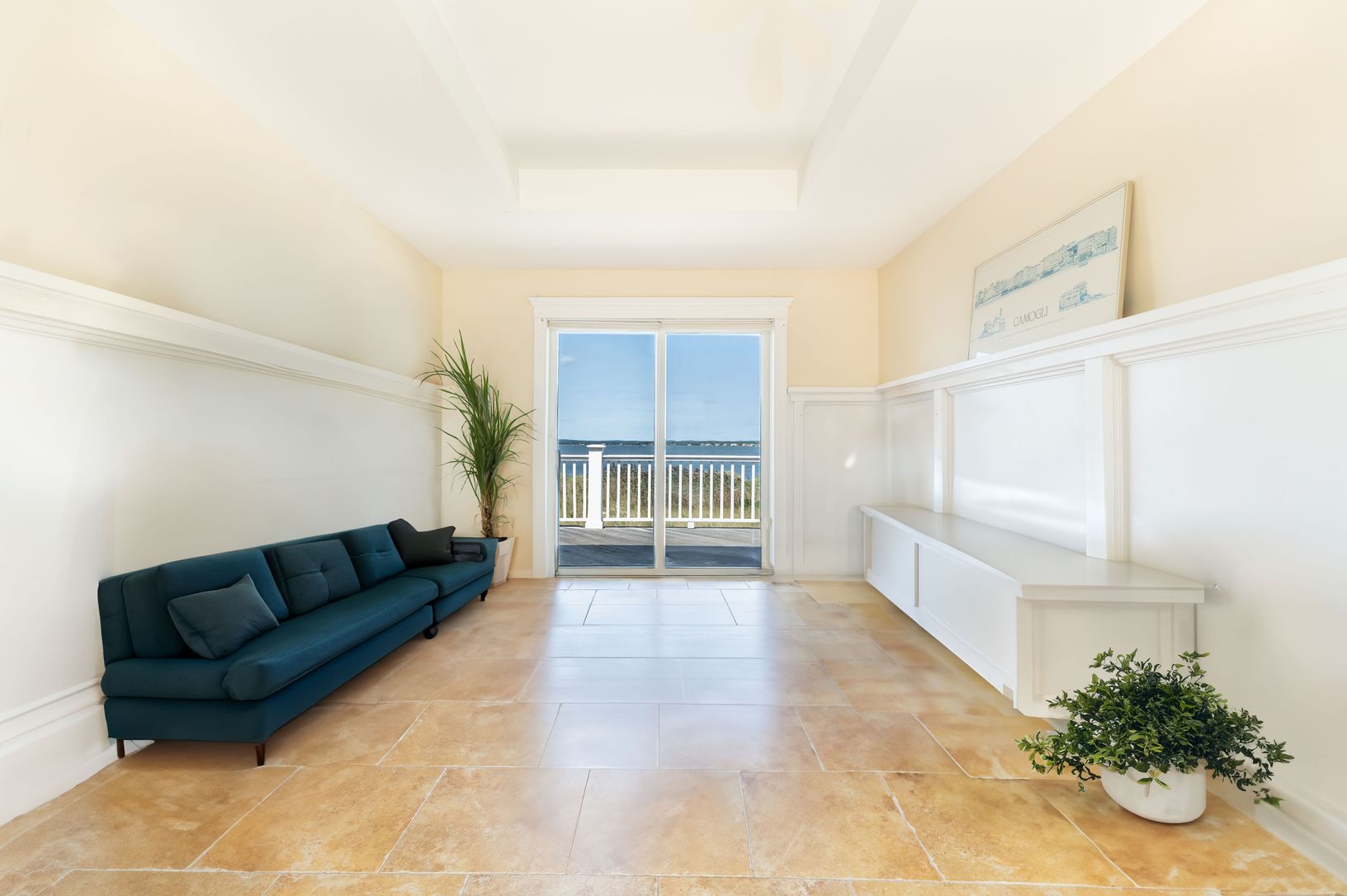  Guest Wing, Private Lounge