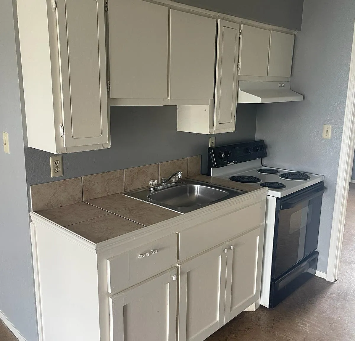 102 South Holland Avenue - 0 — Photo 2