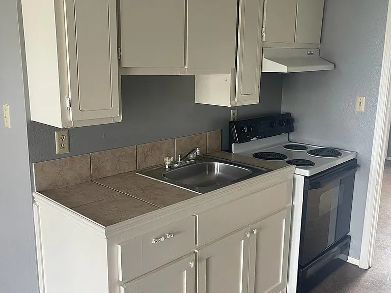 102 S Holland Ave #0 — Photo 2