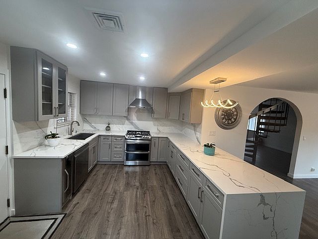 1st image of 1090 Pelham Pkwy S #2