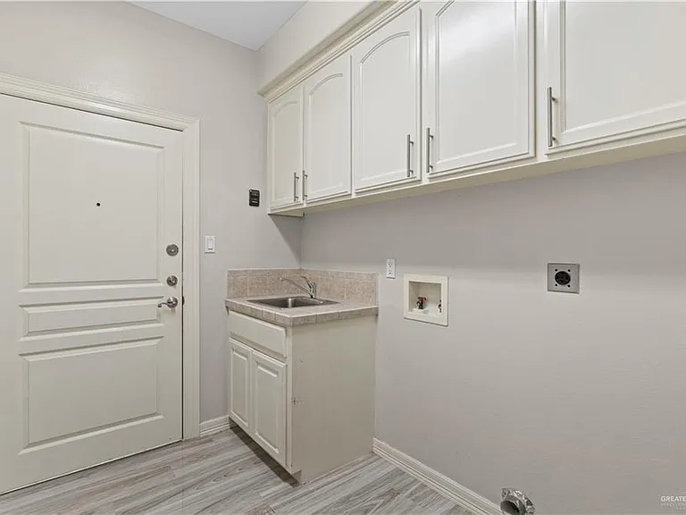 3514 Los Lagos Dr — Photo 22