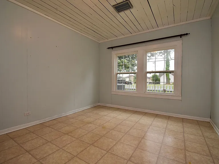 708 Tech Dr — Photo 34