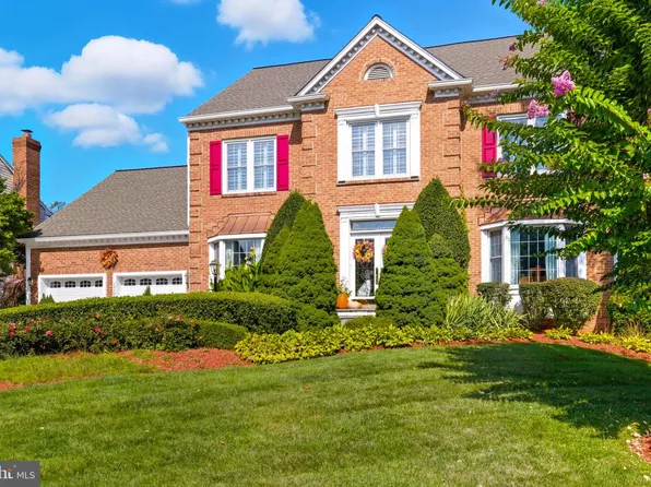 13104 Meadow Hall Ct, Herndon, VA 20171