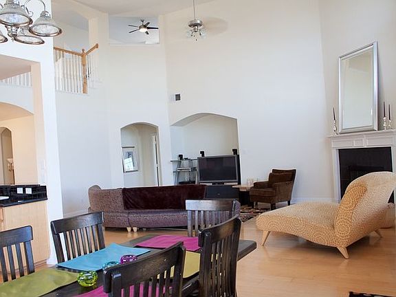 Breakfast Area and Family Room