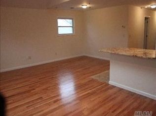 533 S Oyster Bay Rd, Plainview, NY 11803