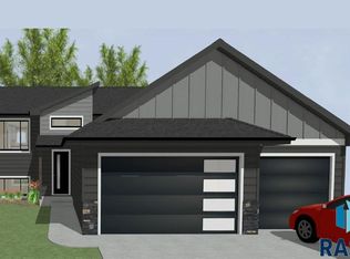 701 N Independent St, Lennox, SD 57039