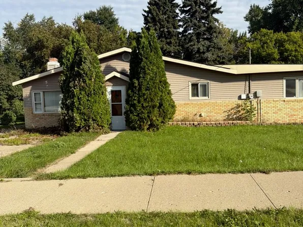 306 15th Ave SW, Minot, ND 58701