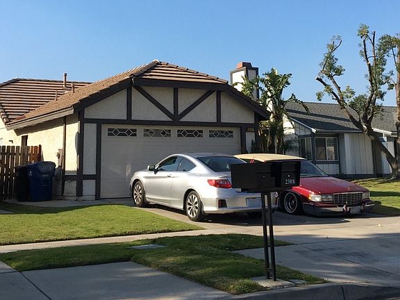 3rd image of 2308 S Pinehurst Pl