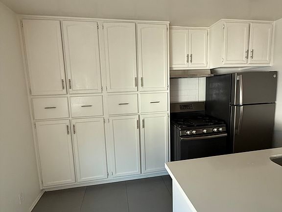 3rd image of 3620 Beethoven St APT 4