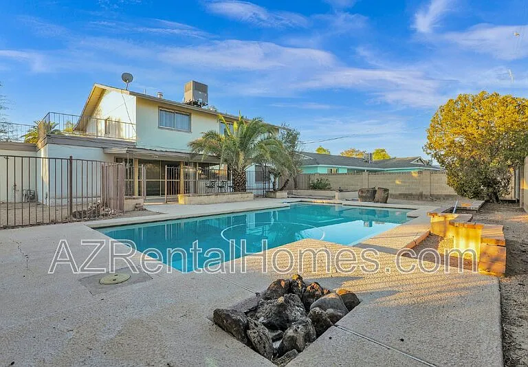 966 E La Jolla Dr — Photo 1