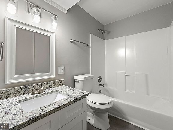 3rd image of 4865 Chapelle Ct