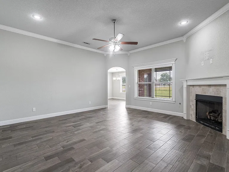 457 Harper Dr — Photo 3