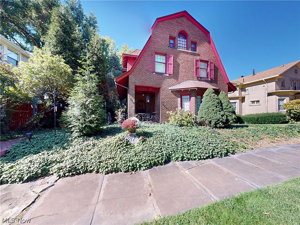 1st image of 217 4th St NE