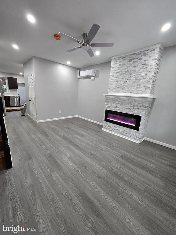 3 bed, 1.5 bath, 990 sqft, $1,850 — Photo 1