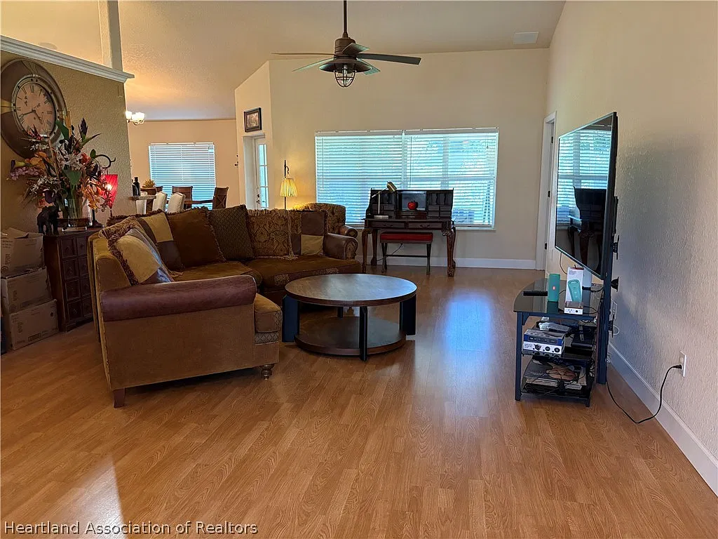 3 bed, 2.5 bath, 2028 sqft, $3,000 — Photo 3