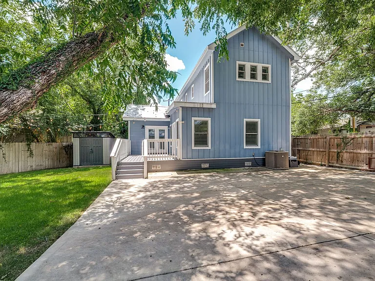 737 E Magnolia Ave — Photo 24