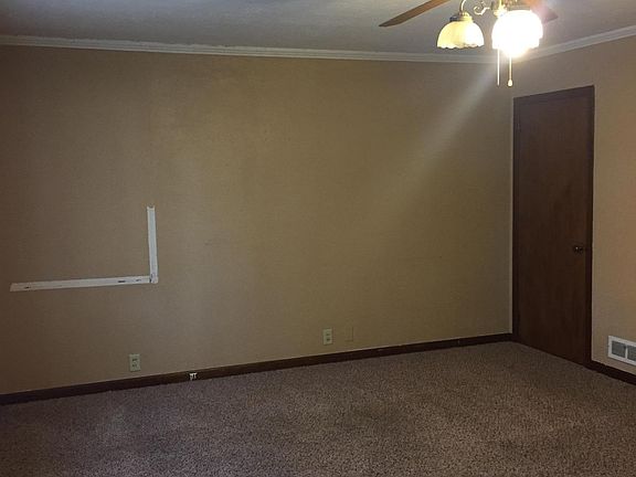 4th image of 608 Carter Dr