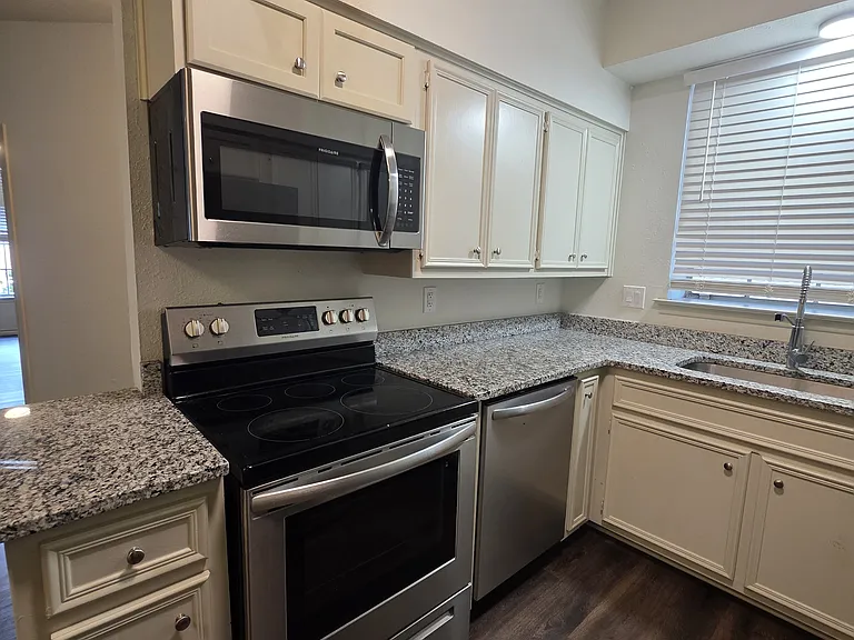 100 Jackman St #108 — Photo 9