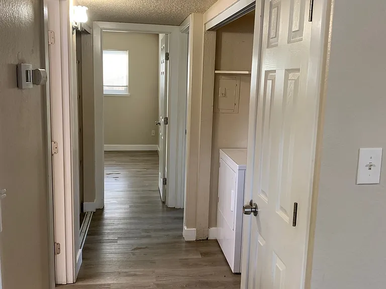 Courtview Apartments — Photo 8