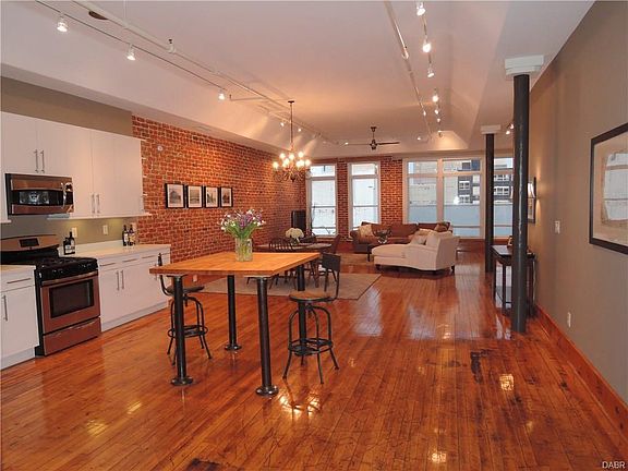 2nd image of 111 Harries St APT 302