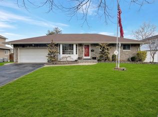 36 Berkley Ln, Syosset, NY 11791