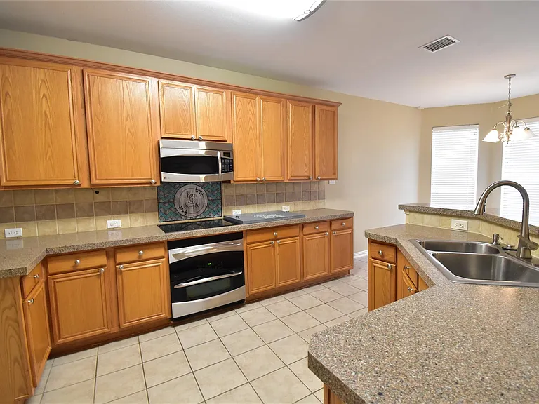 7995 Quiet Meadow Ln — Photo 6