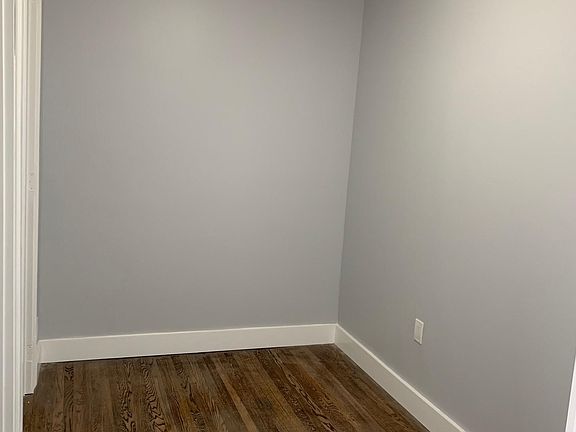 4th image of 3720 Lyme Ave #1
