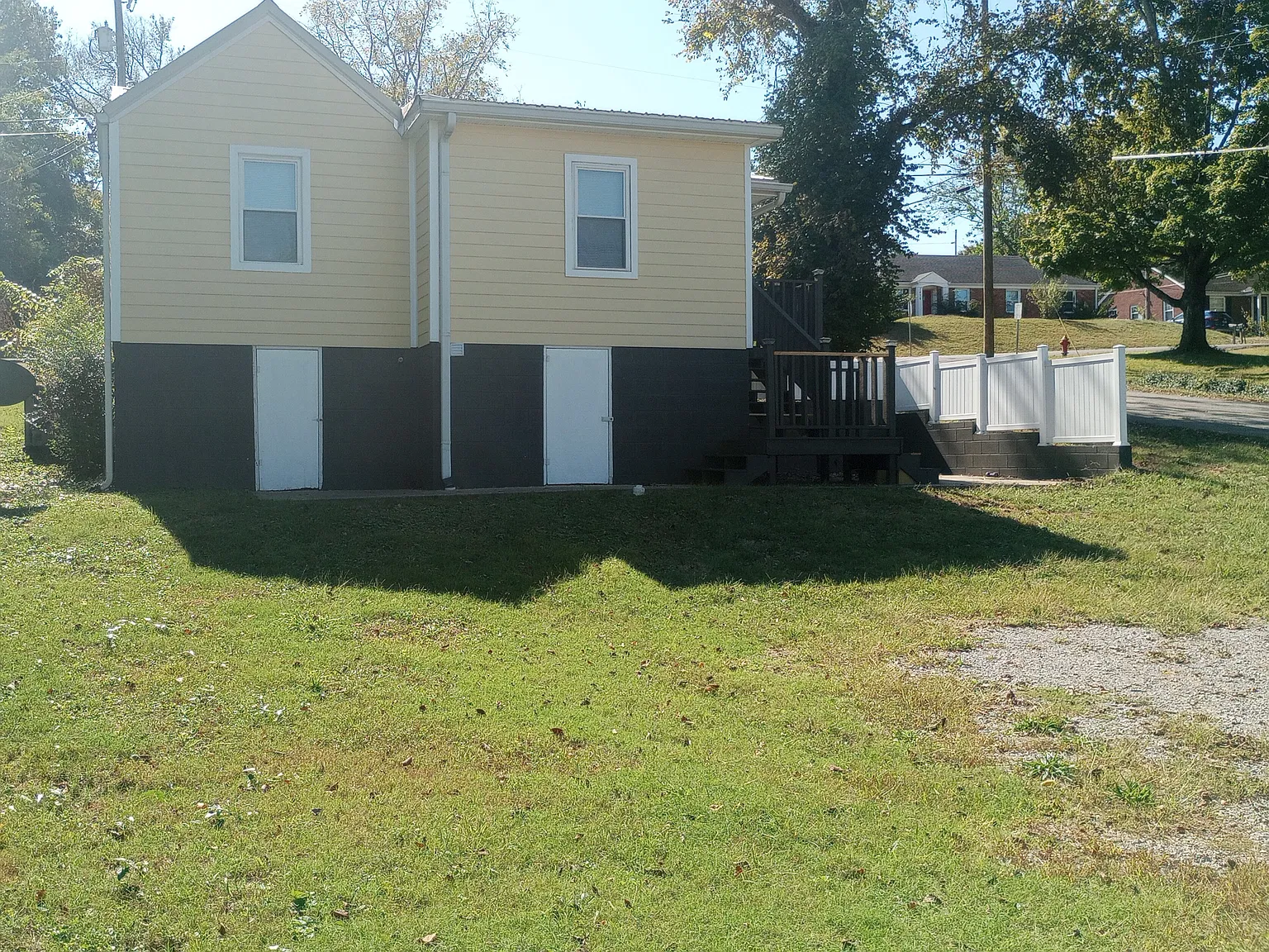 3 bed, 1172 sqft, $2,000 — Photo 1