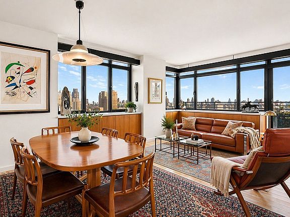 3rd image of 45 W 67th St APT 31A
