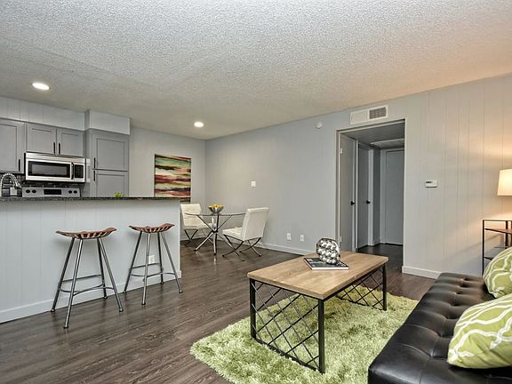 4th image of 1405 W North Loop Blvd #206