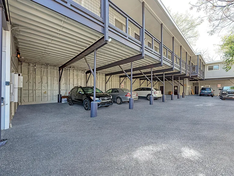 2302 Leon St #1 — Photo 12