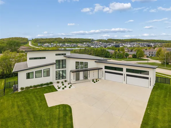 1505 S Dawsons Cv, West Des Moines, IA 50266