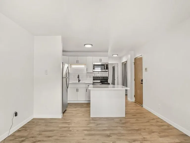 1207 E Wilson St — Photo 5