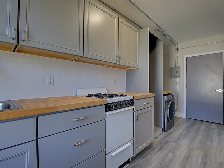 463 Main St #4 — Photo 3