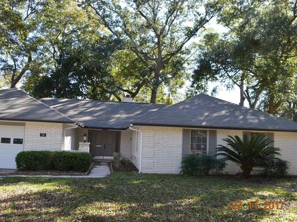 54 Pine Ct, Lake Jackson, TX 77566