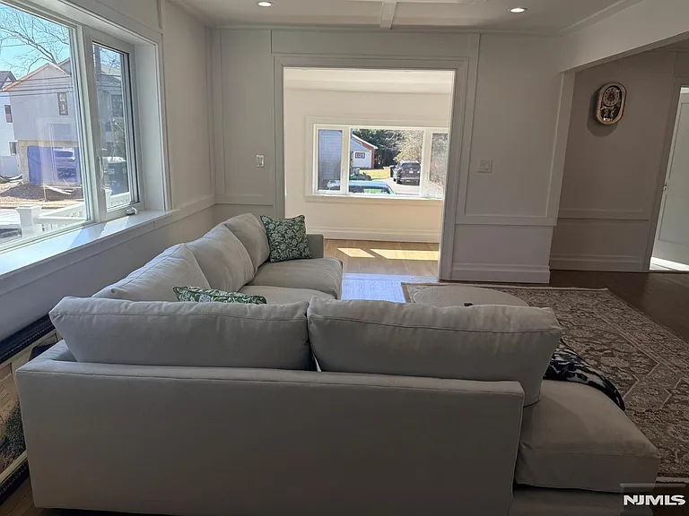 91 Columbus Dr — Photo 16