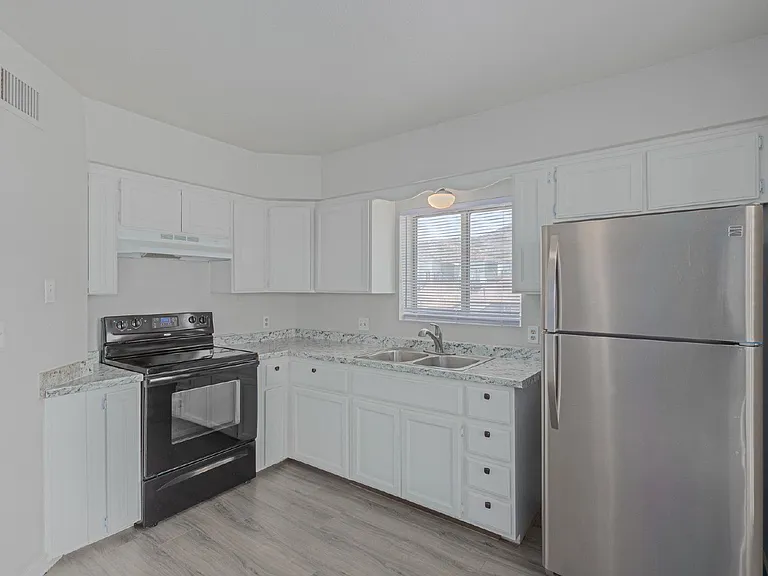 11002 N 15th Ave #4 — Photo 25