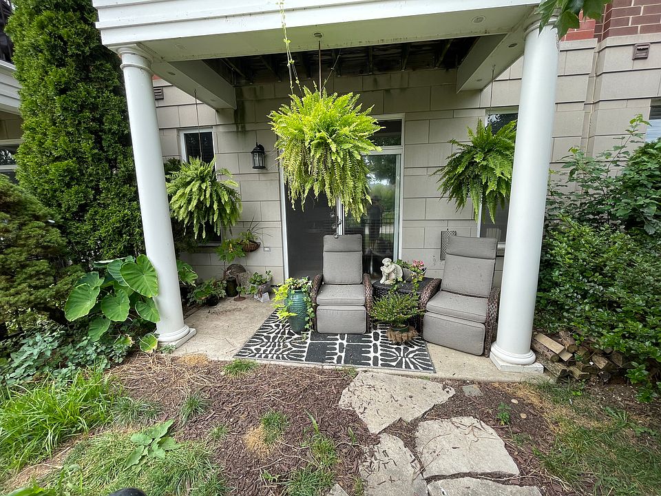 Lower level small fenced in yard off the family room