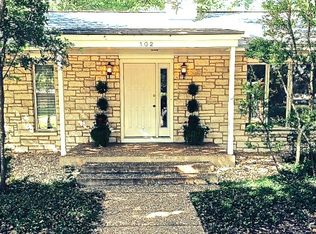 102 W Peach St, Fredericksburg, TX 78624