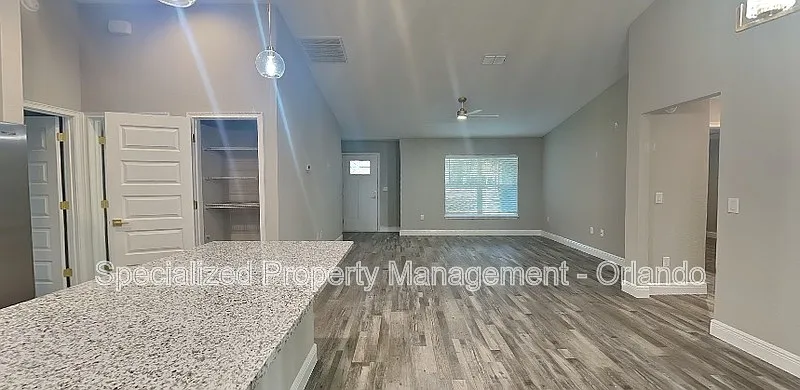 3 bed, 2.0 bath, 1832 sqft, $1,699 — Photo 4