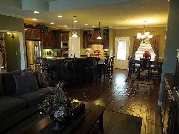 3rd image of 15 Irongate Dr