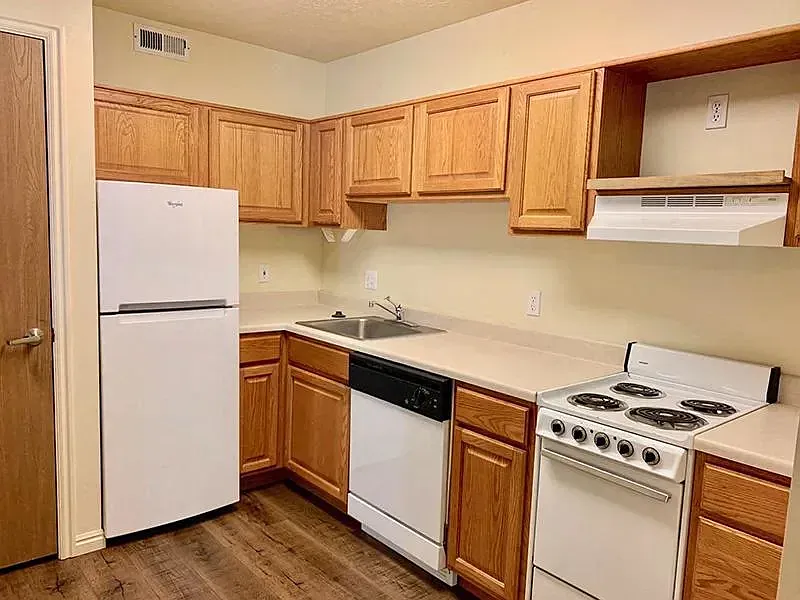 Riley Court — Photo 4
