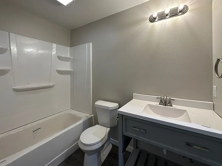 103 King George St #B — Photo 5