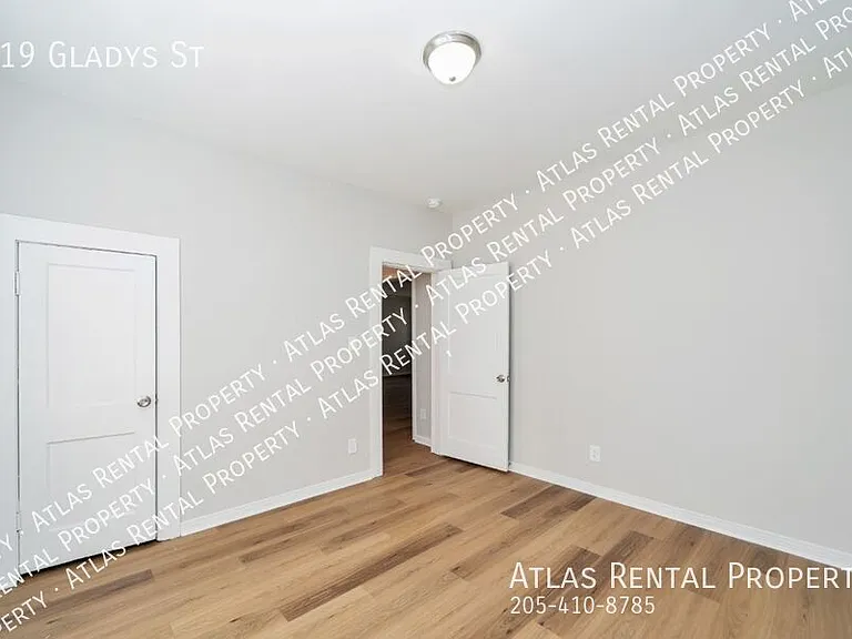 419 Gladys St — Photo 13