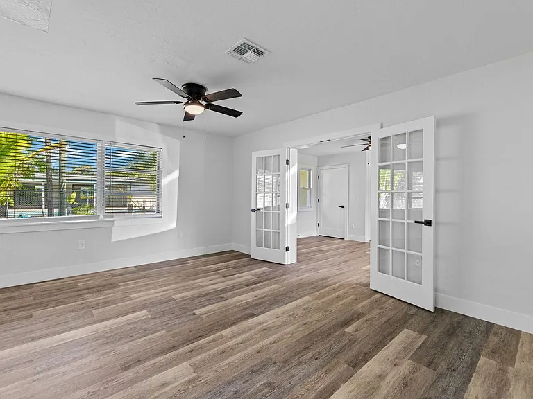 1561 Maravilla Ave — Photo 5