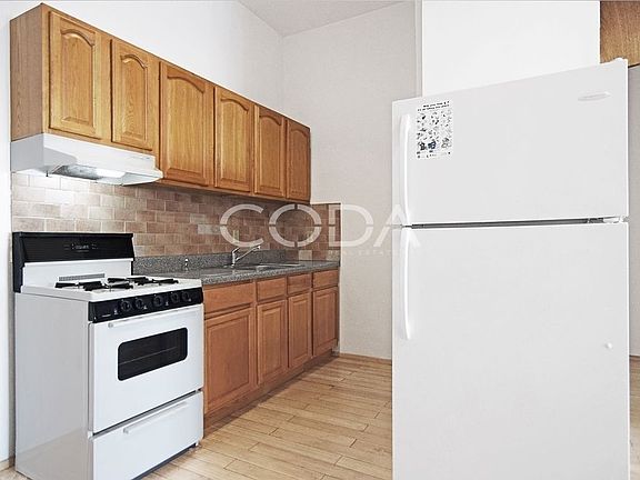 2nd image of 578 Manhattan Ave APT 7