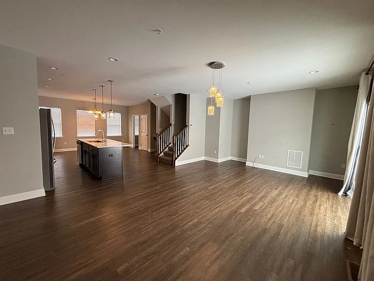 86 Hawthorne Dr — Photo 5